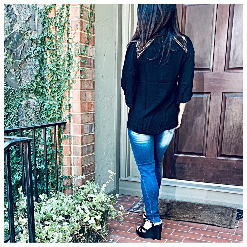 ✨LAST ONE✨Black chic top with lace detail - Picture 7 of 8